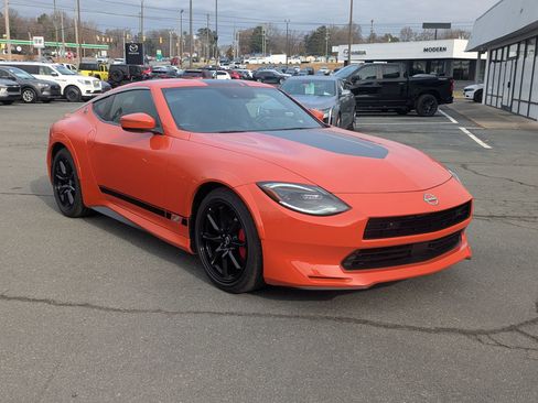 Used 2024 Nissan Z Performance w/ Heritage Edition image 3
