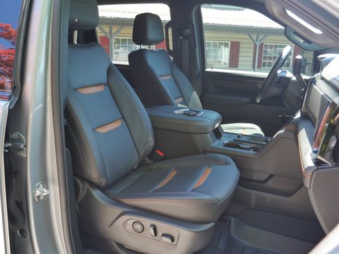 Used 2025 GMC Sierra 2500 AT4 AWD/4WD image 28