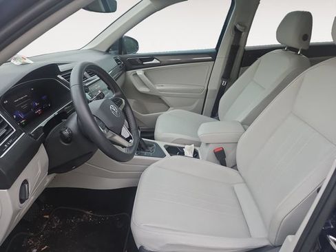 Used 2023 Volkswagen Tiguan SE FWD image 9