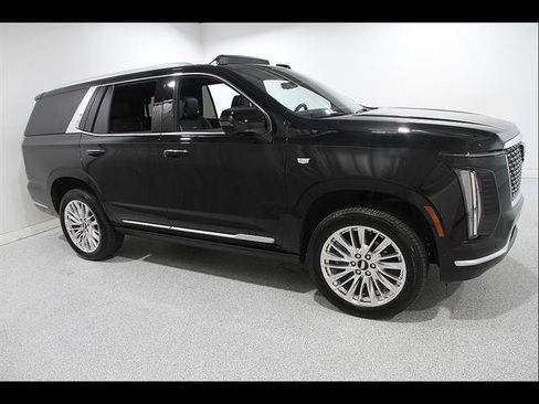 Used 2026 Cadillac Escalade Luxury AWD/4WD image 1