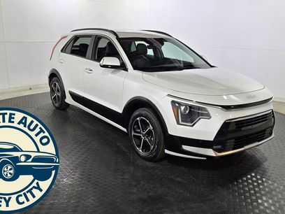 Used 2023 Kia Niro SX