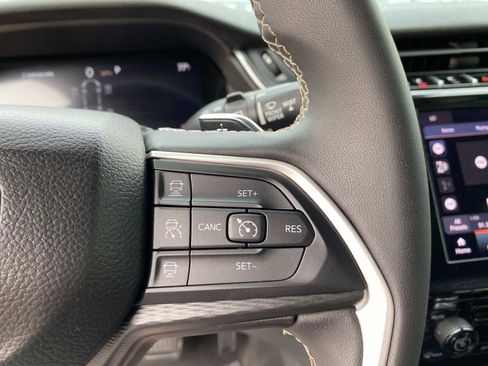 Used 2023 Jeep Grand Cherokee L Laredo image 15