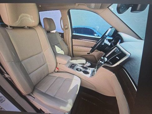 Used 2017 Jeep Grand Cherokee Limited AWD/4WD image 11