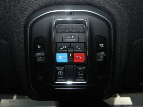 Used 2024 Jeep Grand Cherokee Altitude AWD/4WD image 18