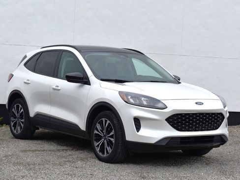 Used 2022 Ford Escape SE w/ SE Sport Appearance Package image 1