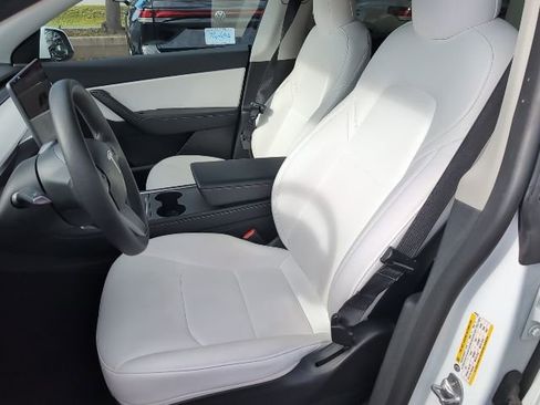 Used 2022 Tesla Model Y Performance image 8