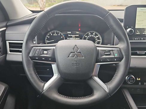Used 2024 Mitsubishi Outlander SE image 12