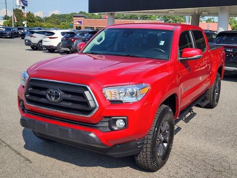 Used 2023 Toyota Tacoma SR5 w/ Technology Package AWD/4WD image 6