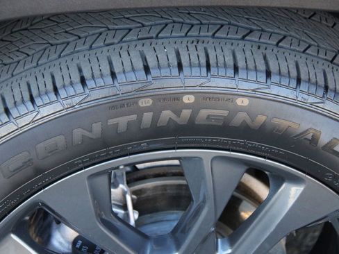 Used 2021 Chevrolet Traverse RS image 32