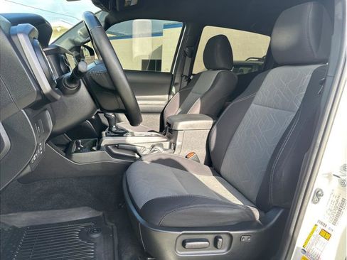 Used 2021 Toyota Tacoma TRD Off-Road image 17