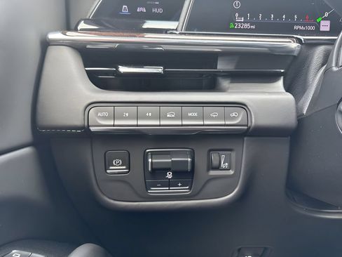 Used 2023 Cadillac Escalade Sport Platinum AWD/4WD image 30
