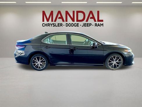 Used 2023 Toyota Camry SE FWD image 4
