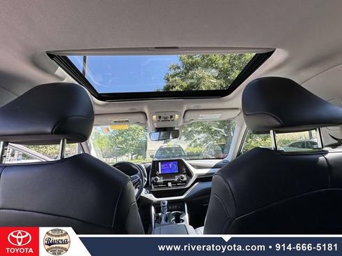 Used 2023 Toyota Highlander XLE AWD/4WD image 21