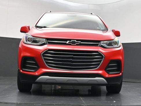 Used 2020 Chevrolet Trax LT w/ LT Convenience Package FWD image 34