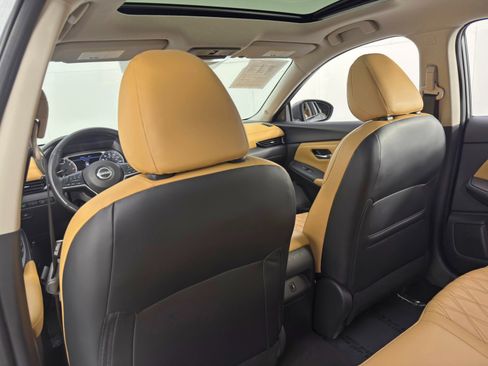 Used 2024 Nissan Sentra SV w/ SV Premium Package image 31