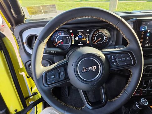 Used 2024 Jeep Gladiator Sport AWD/4WD image 3