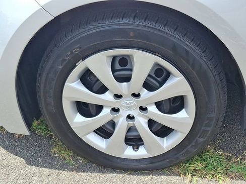 Used 2024 Toyota Corolla LE FWD image 8