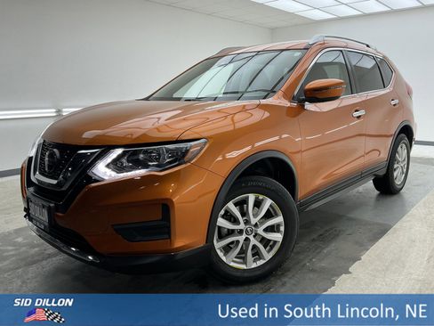 Used 2019 Nissan Rogue SV image 1