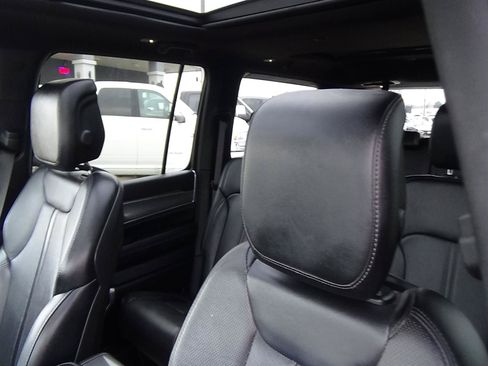 Certified 2024 Jeep Wagoneer Series II AWD/4WD image 20