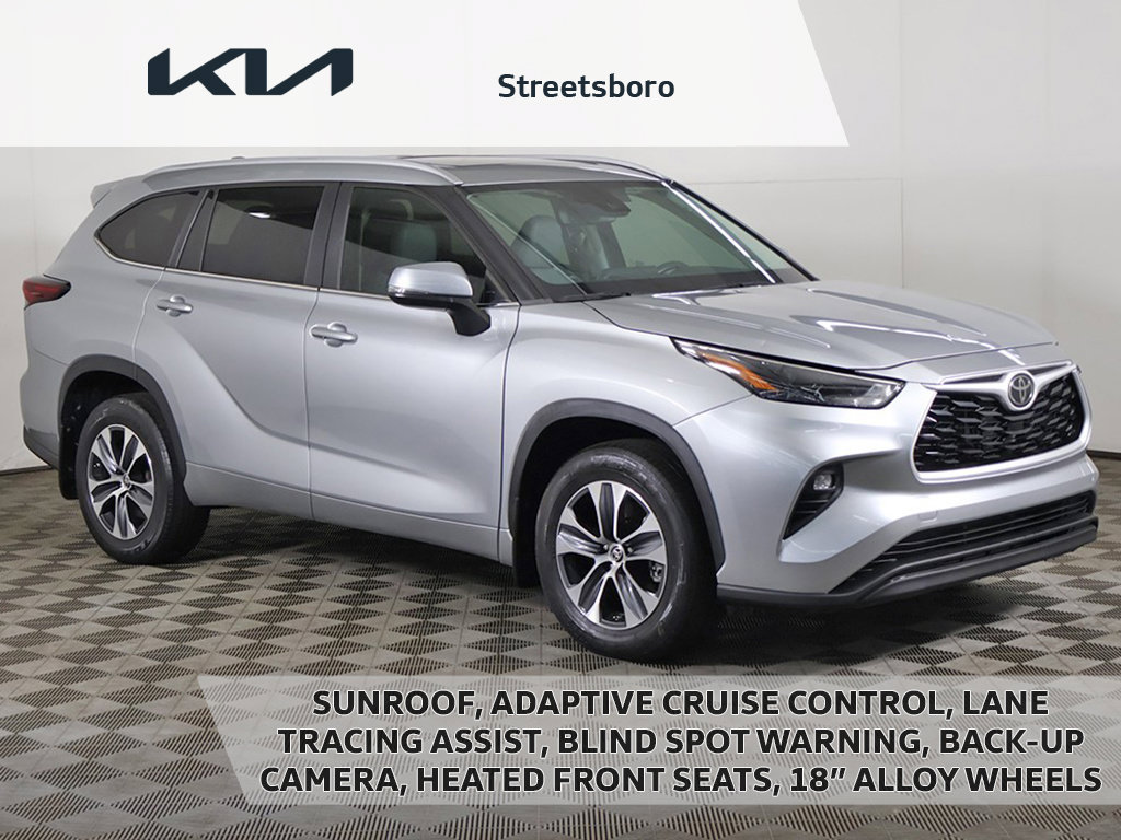 Used 2024 Toyota Highlander XLE AWD/4WD image 1