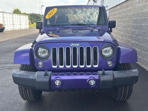 Used 2017 Jeep Wrangler Unlimited Sahara AWD/4WD image 35