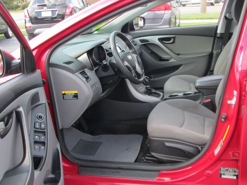 Used 2015 Hyundai Elantra SE w/ Option Group 02 FWD image 10