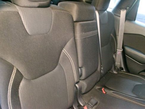 Used 2015 Jeep Cherokee Latitude w/ Cold Weather Group AWD/4WD image 15