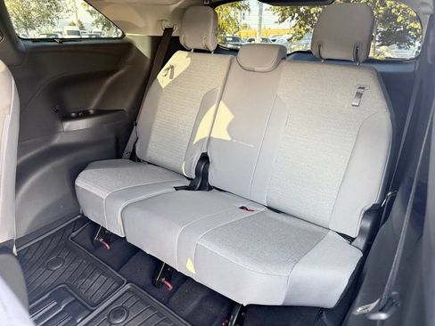Used 2026 Toyota Sienna LE FWD image 15