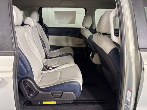 New 2026 Kia Carnival EX FWD image 16