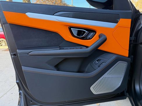 Used 2023 Lamborghini Urus S image 21