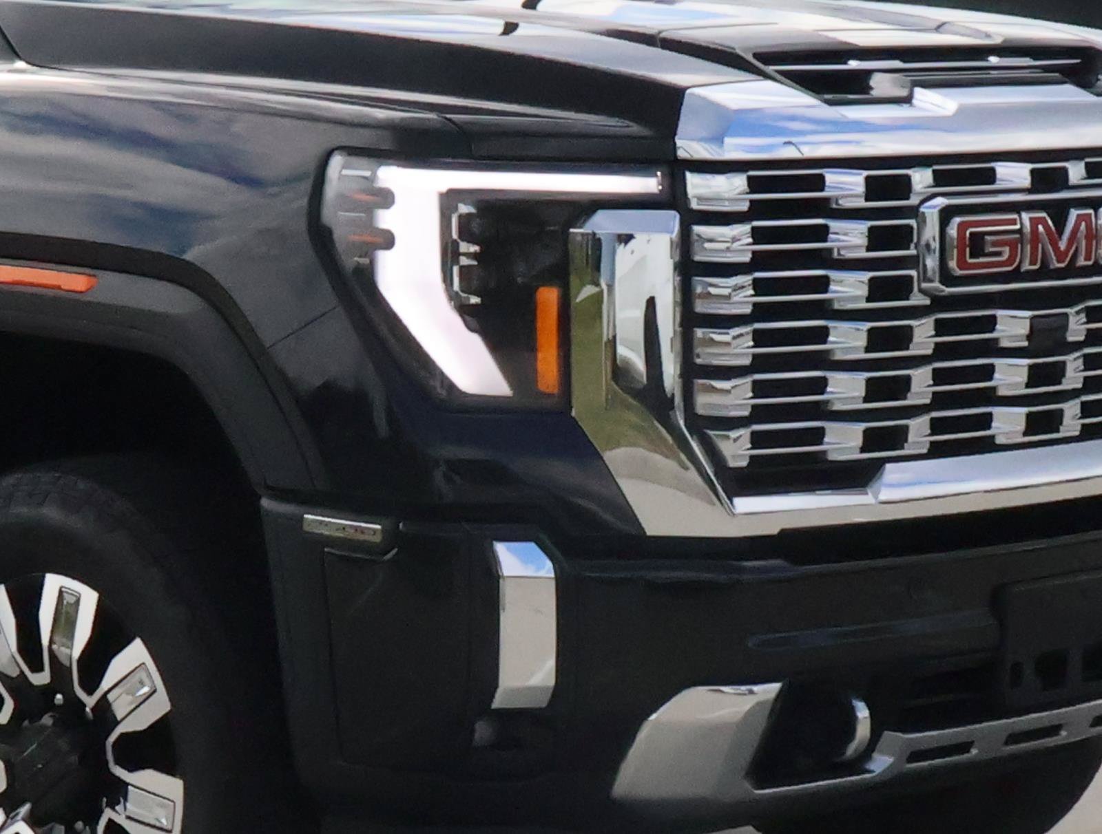 Used 2024 GMC Sierra 2500 Denali w/ Denali Reserve Package AWD/4WD image 7