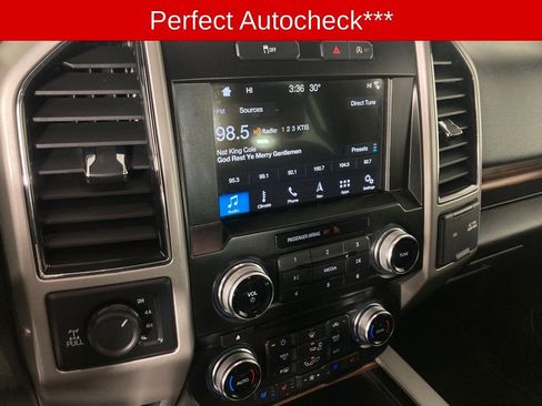 Used 2017 Ford F150 Lariat w/ Equipment Group 502A Luxury image 4