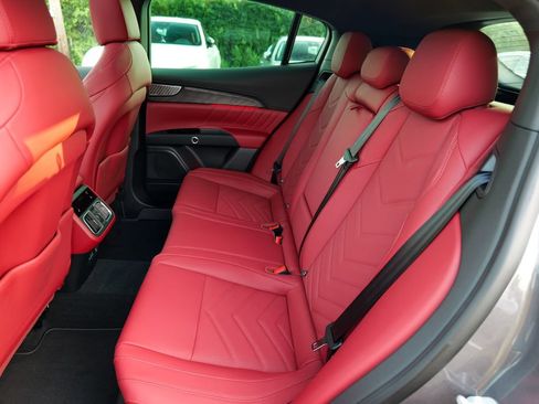 Used 2025 Maserati Grecale Modena AWD/4WD image 28