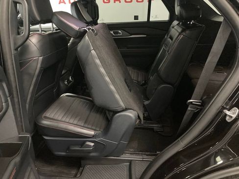 Used 2025 Ford Explorer ST-Line w/ ST-Line Street Pack AWD/4WD image 34