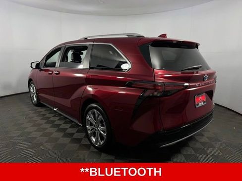 Used 2024 Toyota Sienna Platinum image 6