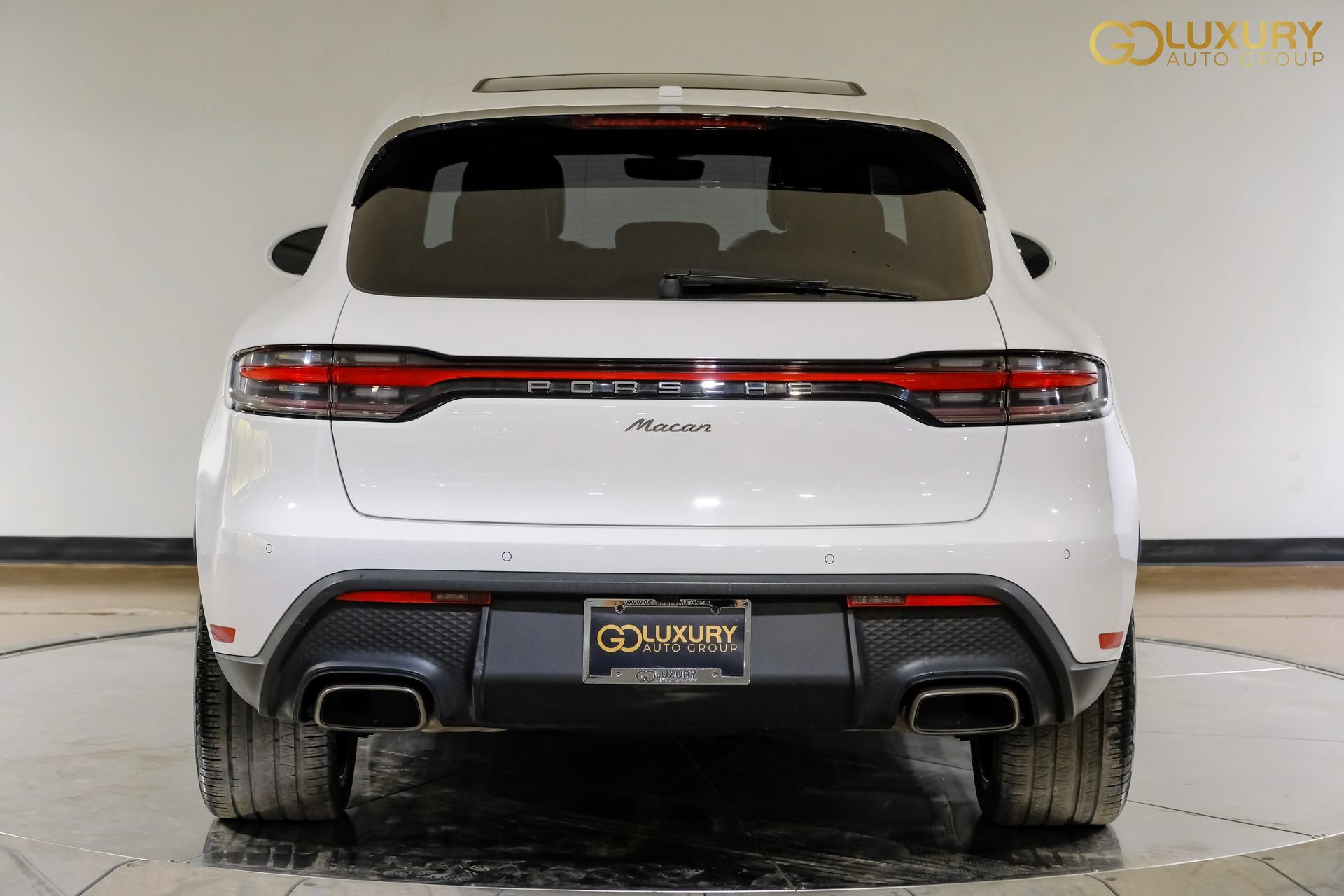 Used 2024 Porsche Macan w/ Premium Plus Package AWD/4WD image 11