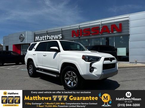 Used 2022 Toyota 4Runner TRD Off-Road AWD/4WD image 1