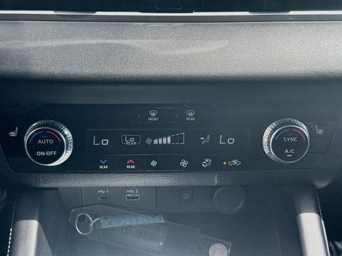 Used 2024 Mitsubishi Outlander SEL FWD image 15