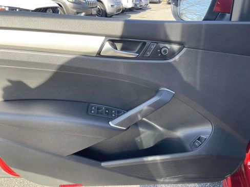 Used 2022 Volkswagen Passat 2.0T SE image 18