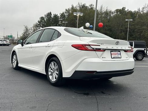 Used 2025 Toyota Camry LE image 9