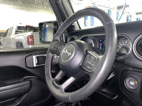 Used 2023 Jeep Gladiator Sport S image 30