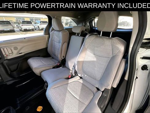 Used 2022 Toyota Sienna LE image 25