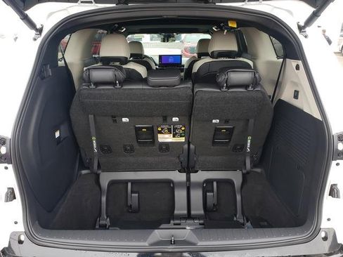 New 2026 Toyota Sienna Limited image 7