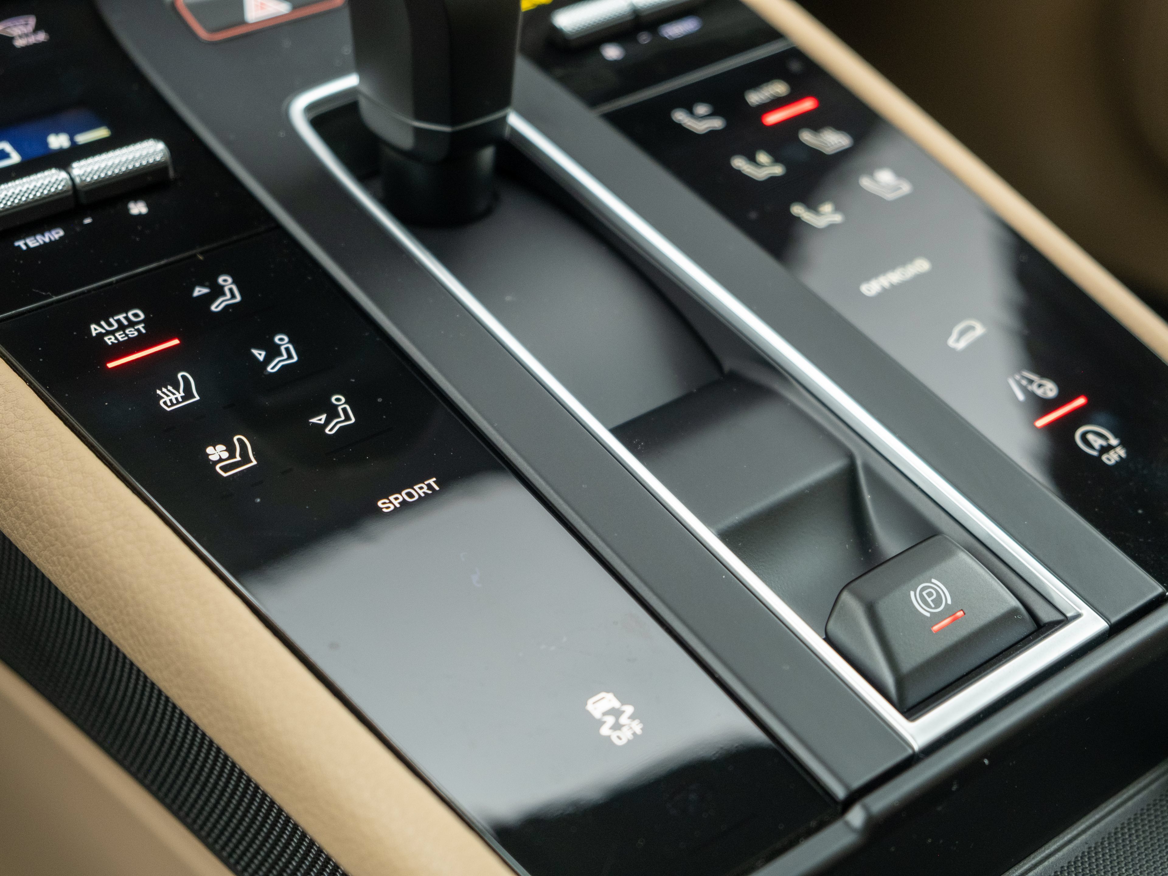 Certified 2026 Porsche Macan AWD/4WD image 33