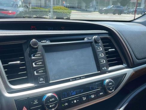 Used 2019 Toyota Highlander Limited w/ Protection Package #3 AWD/4WD image 31