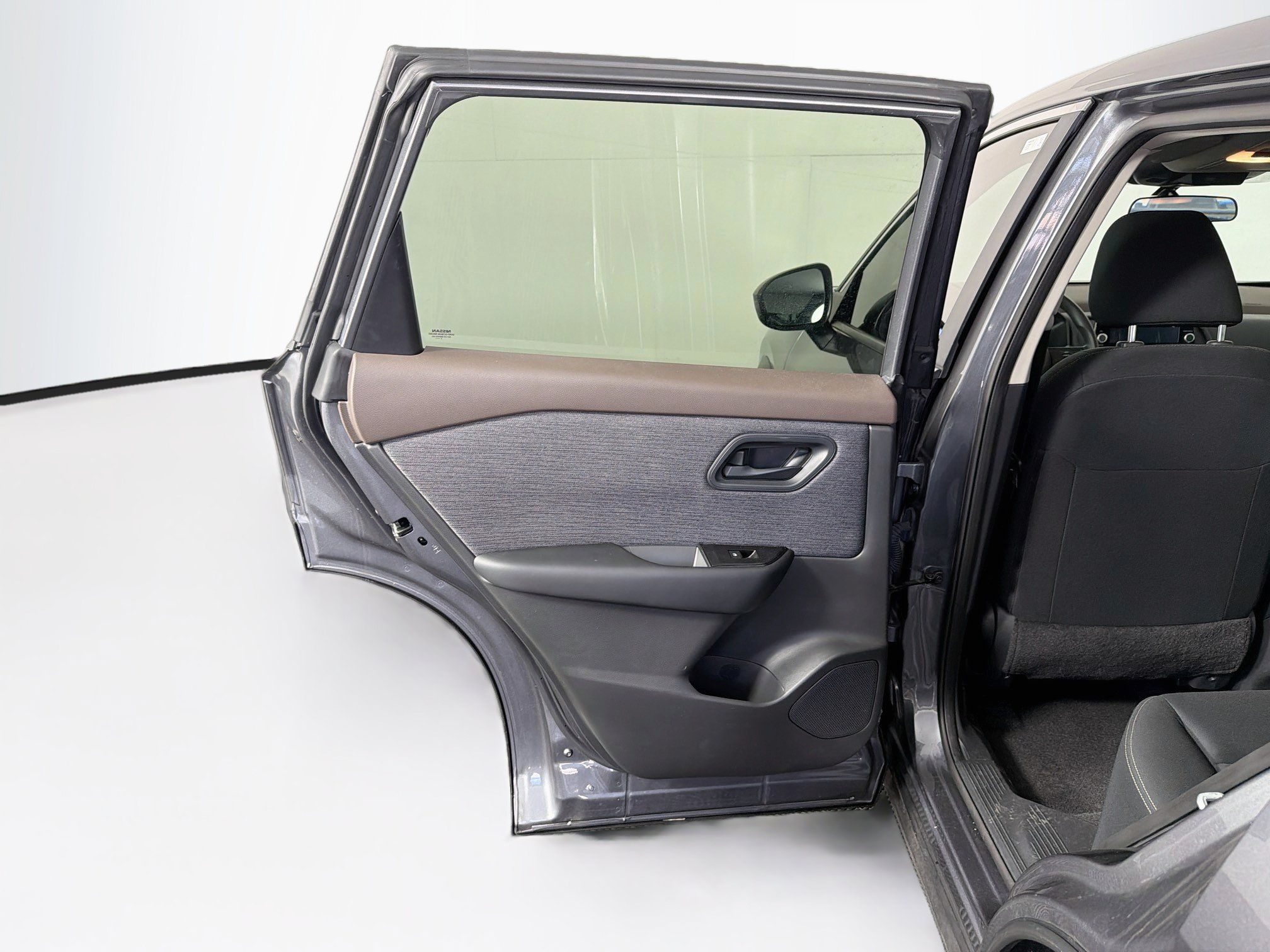 Used 2023 Nissan Rogue S FWD image 27