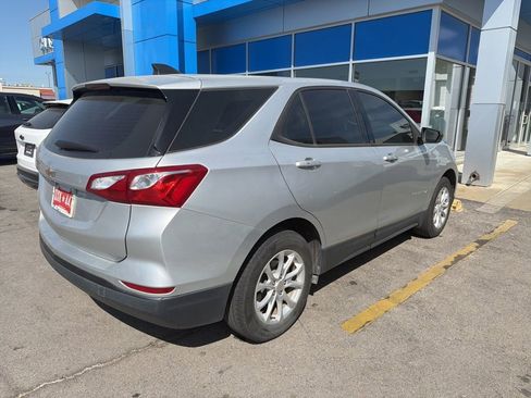 Used 2019 Chevrolet Equinox LS image 2