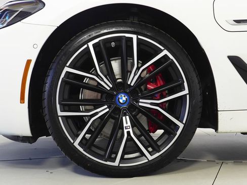Used 2023 BMW 530e 530e iPerformance w/ M Sport Package image 5