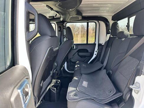 Used 2026 Jeep Gladiator Mojave image 10