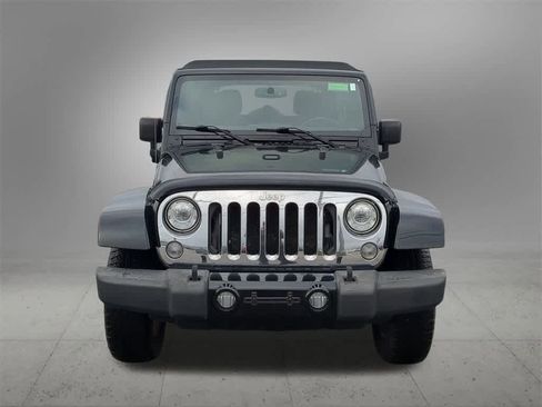 Used 2017 Jeep Wrangler Unlimited Sahara w/ Connectivity Group image 9
